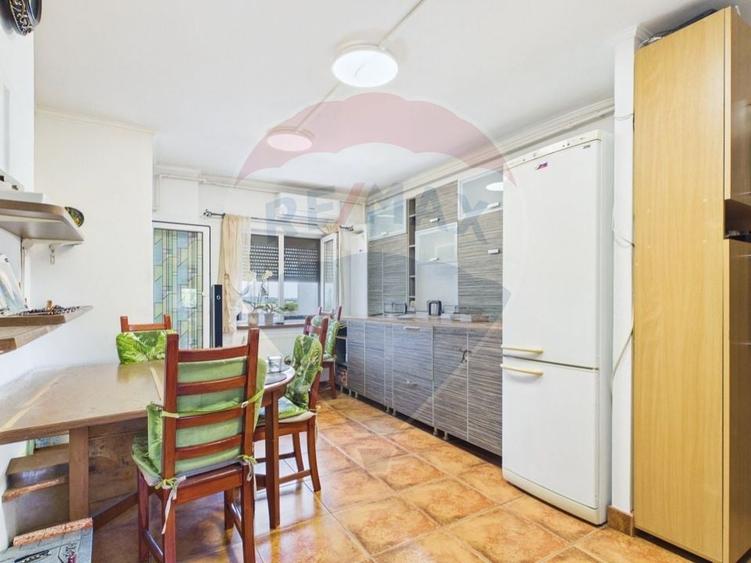 Apartament cu 3 camere decomandat, mobilat în 1 Decembrie