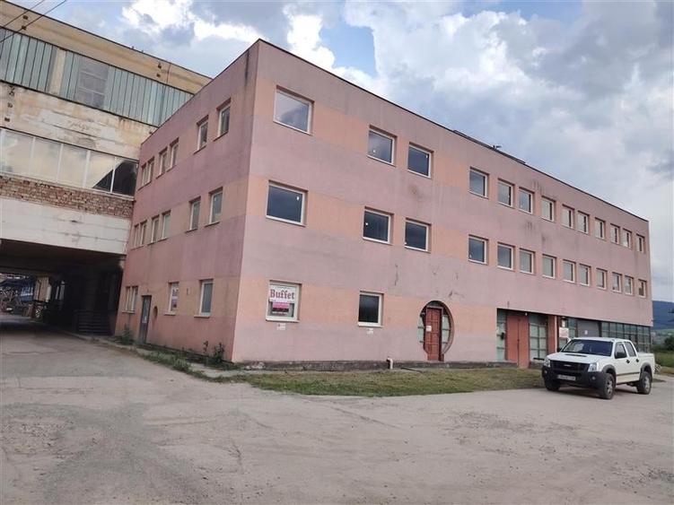 Spațiu industrial, de 800 mp, în Vest