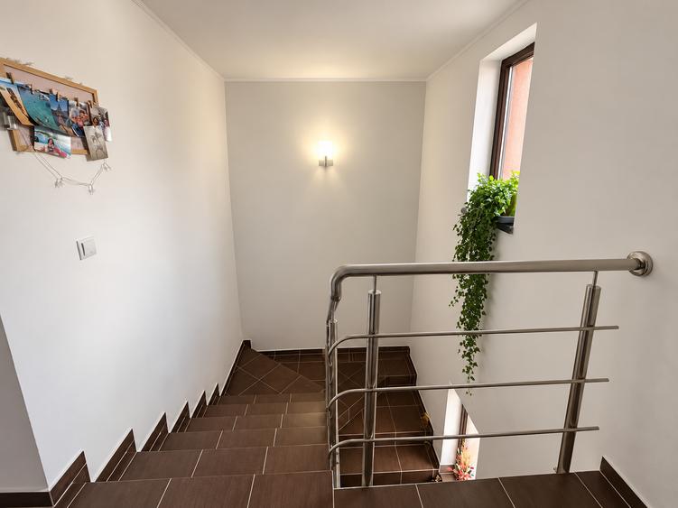 Duplex cu 3 camere cu Canalizare în Domnești