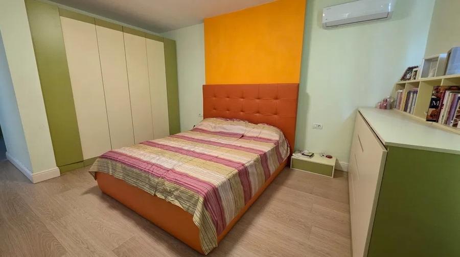Casă cu 5 camere cu Teren 300 Mp în Viile Noi