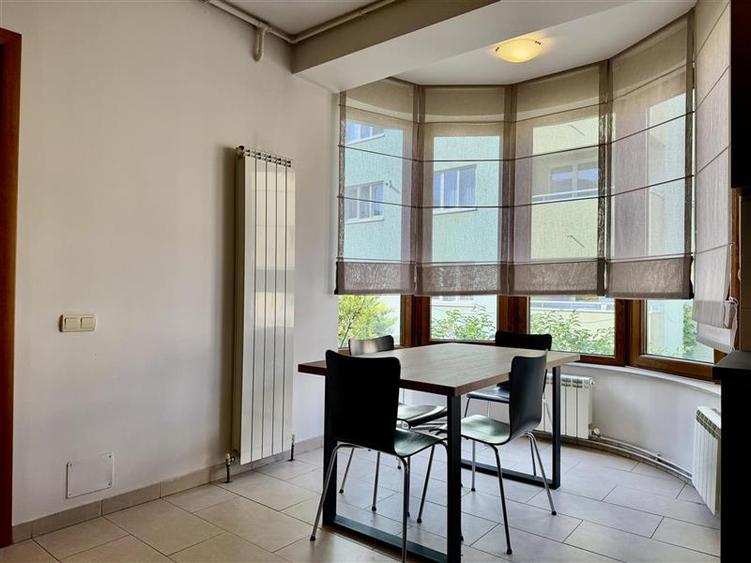 Apartament cu 4 camere semidecomandat, mobilat în Șoseaua Nordului