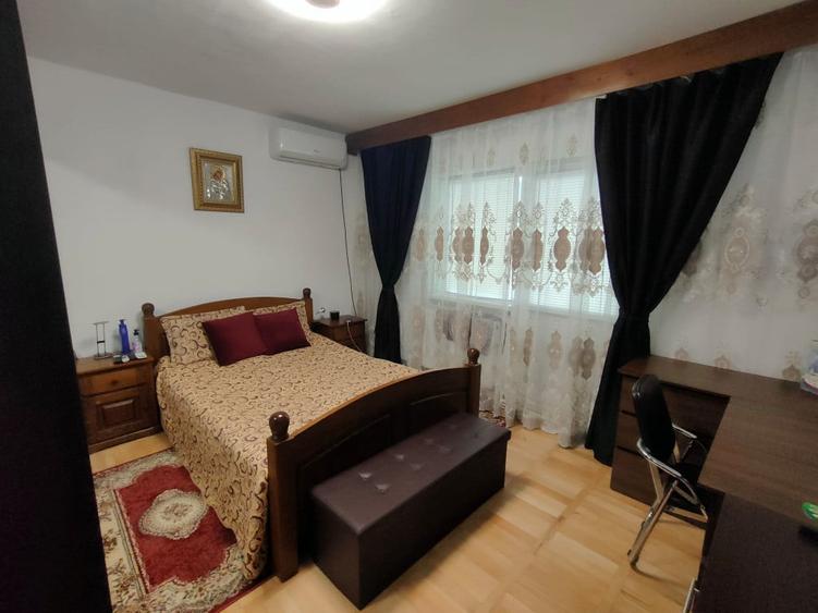 Apartament cu 4 camere decomandat, mobilat în Central — fotografia 3