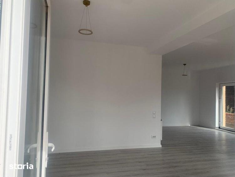 Casă cu 5 camere cu Teren 395 Mp în Central