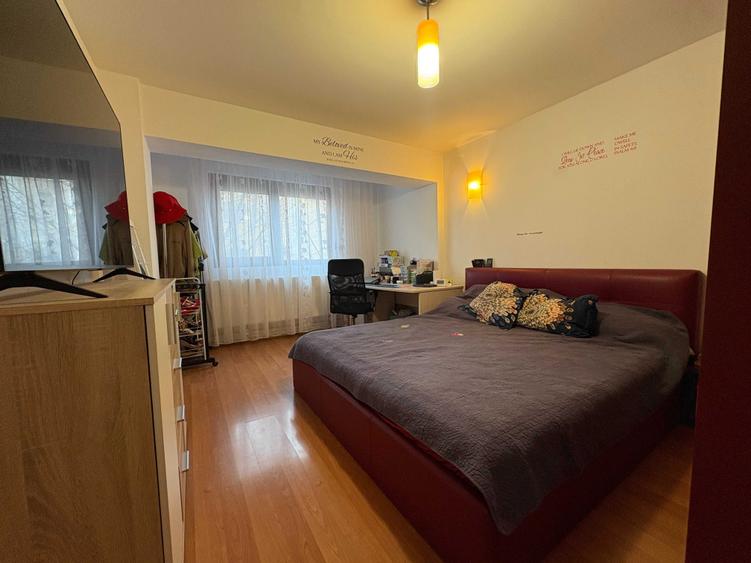 Apartament cu 4 camere decomandat în Micălaca