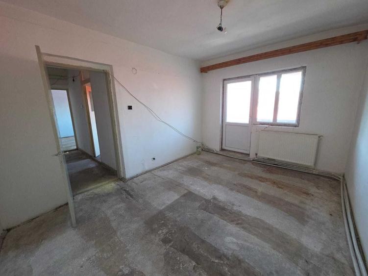 Apartament cu 4 camere decomandat în Steaua