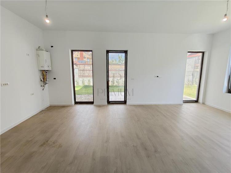 Duplex cu 4 camere cu Canalizare în Moșnița Nouă