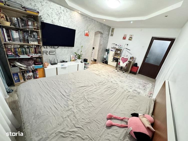 Apartament cu 3 camere în Podu Roș