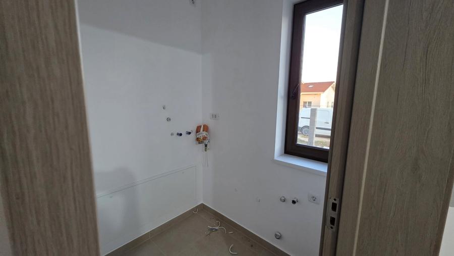 Casă individuală cu 3 camere cu Canalizare în Sânandrei