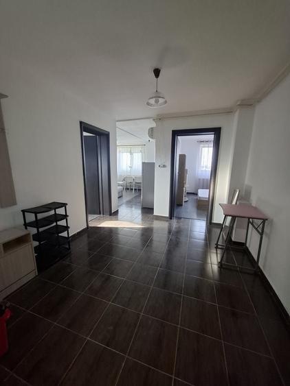 Apartament cu 3 camere decomandat în Roșu