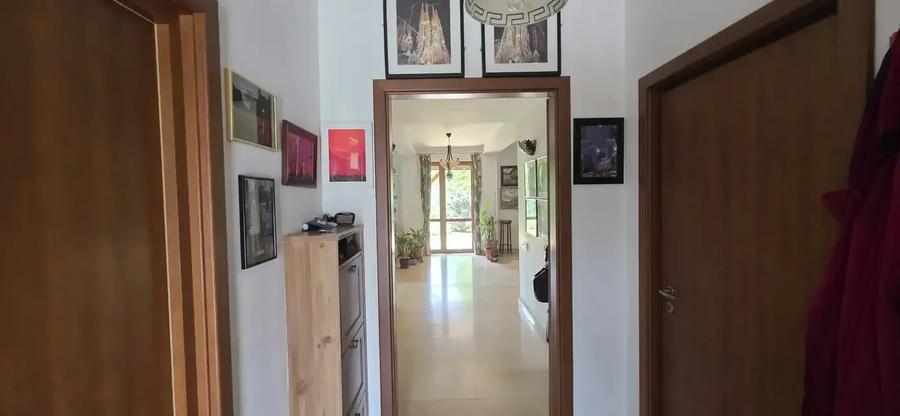 Casă cu 5 camere cu Canalizare în Corbeanca
