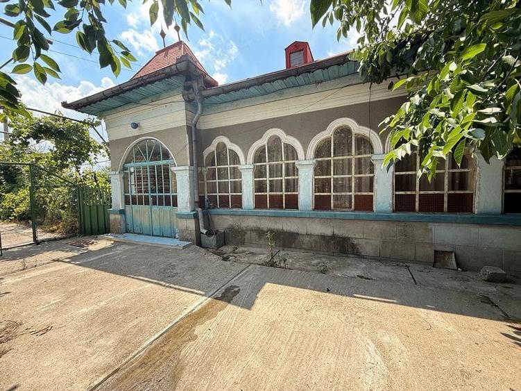 Casă cu 3 camere cu Teren 1833 Mp în Pârșcoveni