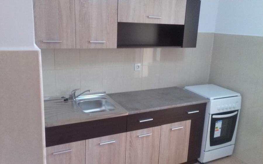 Apartament cu 3 camere decomandat în Cetate