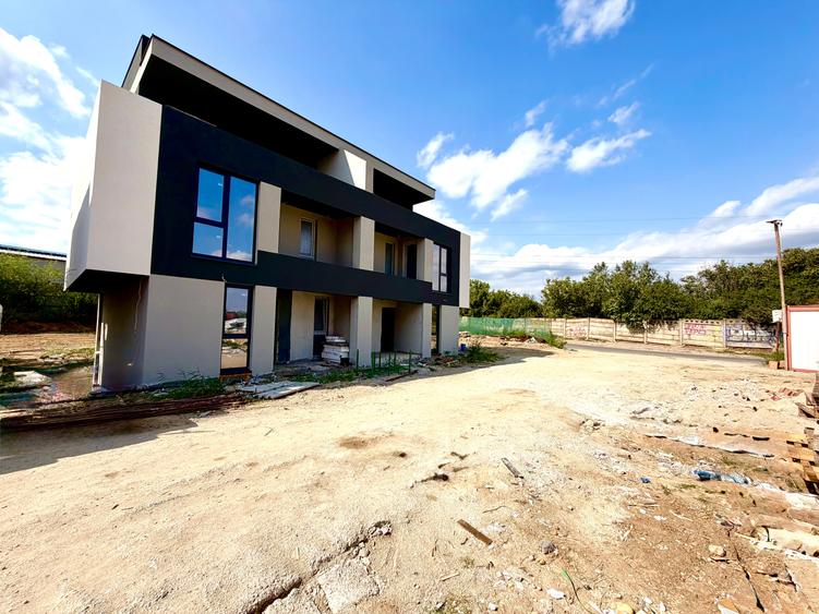Duplex cu 4 camere cu Canalizare în Splaiul Unirii