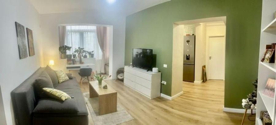 Apartament cu 3 camere semidecomandat, mobilat în Tomis III