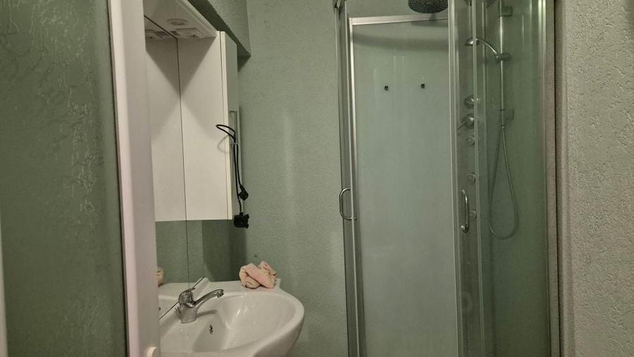 Garsonieră decomandată în Central