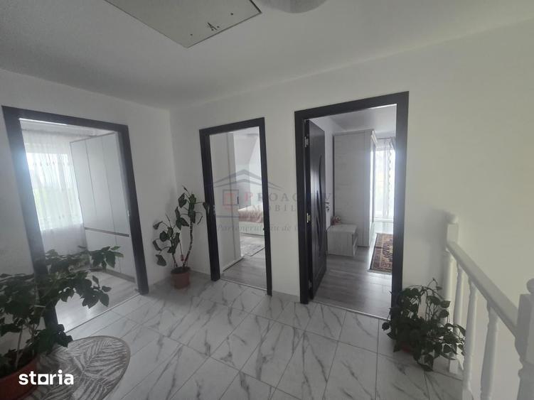 Casă cu 4 camere decomandat cu Teren 395 Mp în Moara