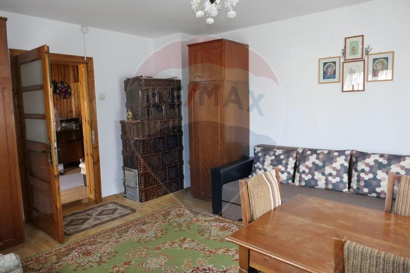 Casă individuală cu 15 camere cu Teren 861 Mp în Central