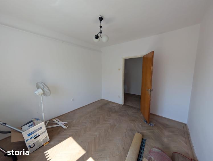 Apartament cu 3 camere semidecomandat în Nord