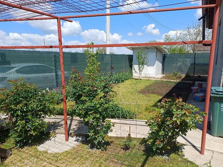 Casă cu 3 camere cu Teren 500 Mp în Postăvari