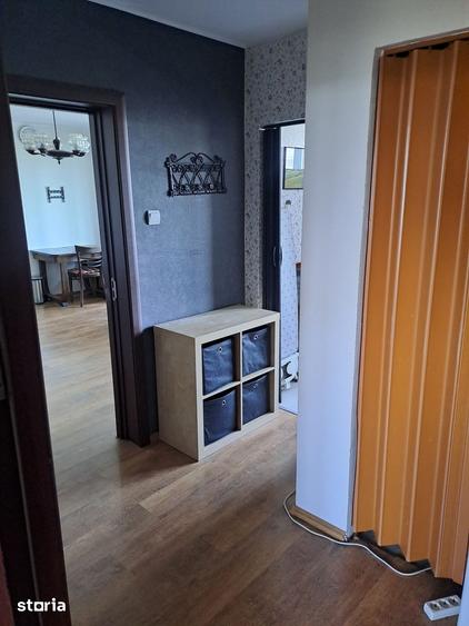 Apartament cu 3 camere semidecomandat în Tei