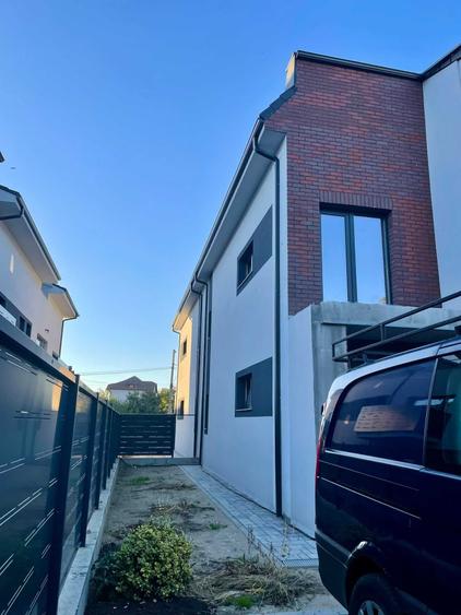 Casă cu 4 camere în Aeroport