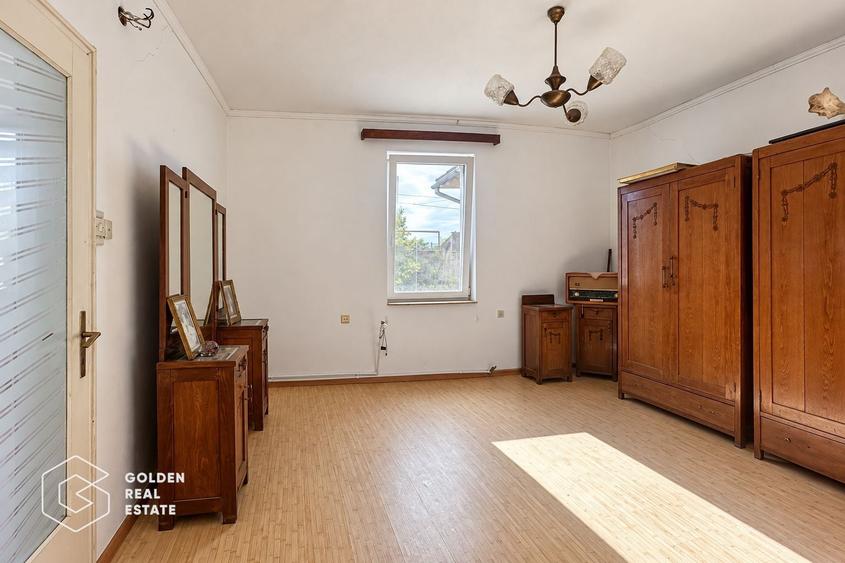 Casă individuală cu 4 camere cu Teren 1555 Mp în Central