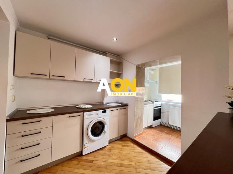 Apartament cu 2 camere semidecomandat, mobilat în Cetate
