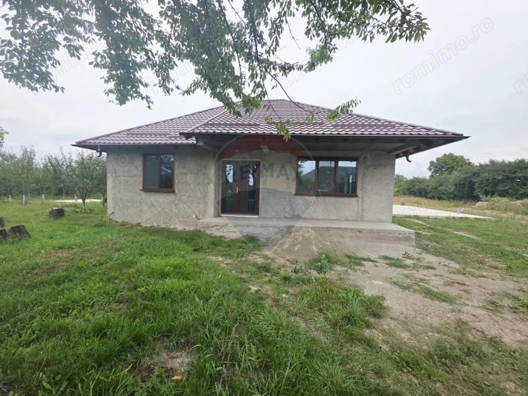 Casă cu 5 camere cu Teren 6110 Mp în Girov