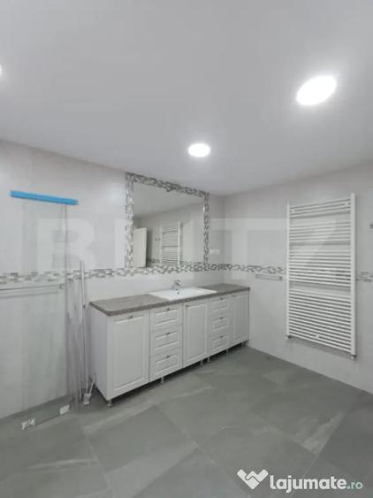 Casă cu 5 camere cu Teren 1590 Mp în Luna