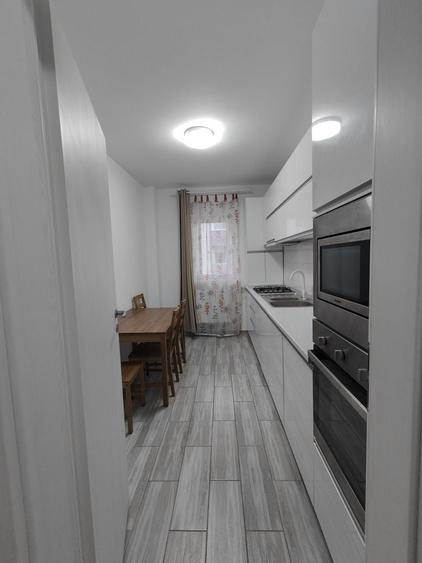 Apartament cu 2 camere decomandat în Runcu