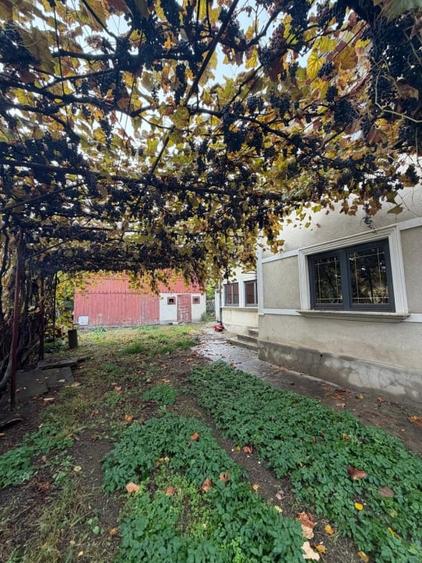 Casă individuală cu 5 camere cu Canalizare în Central