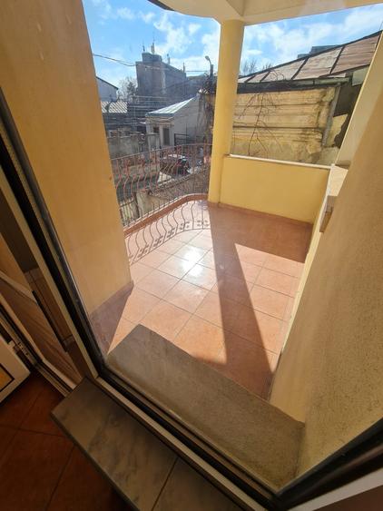 Casă cu 5 camere cu Garaj în Central