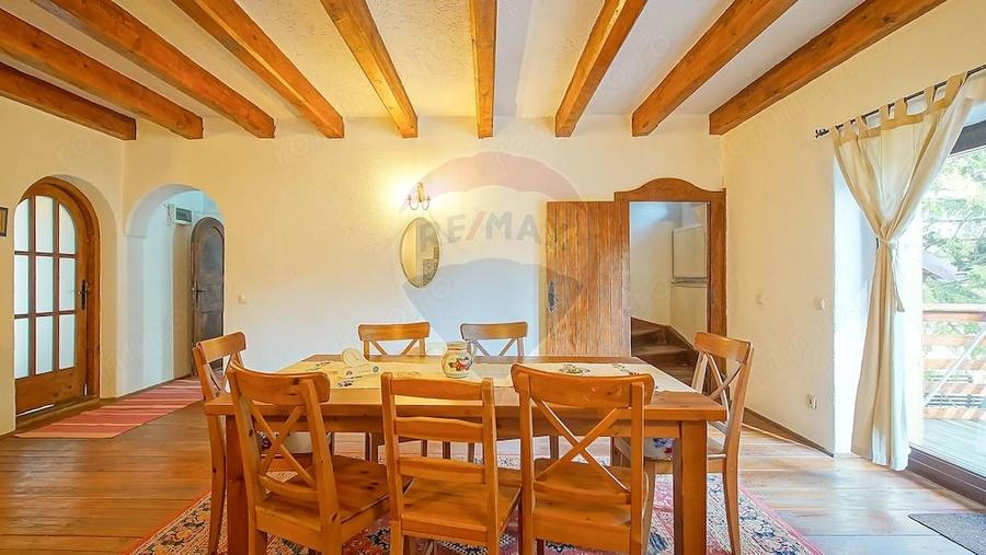 Casă cu 16 camere cu Teren 1368 Mp în Timișu de Sus