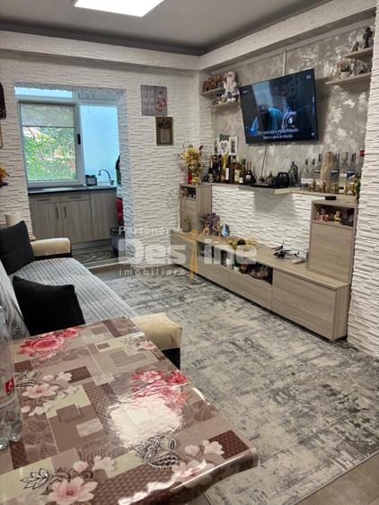 Apartament cu 3 camere semidecomandat în Giulești