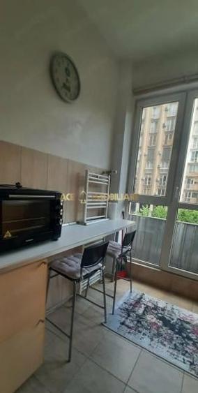 Apartament cu 3 camere decomandat, mobilat în Magheru
