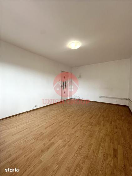 Apartament cu 4 camere decomandat în Km 4