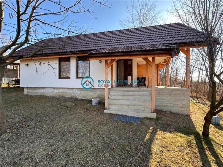 Casă individuală cu 2 camere cu Teren 1380 Mp în Teișani