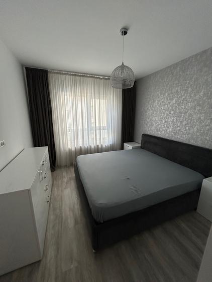 Apartament cu 3 camere decomandat în Roșu
