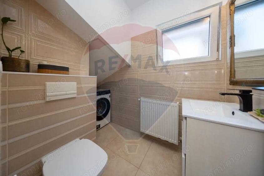 Apartament cu 3 camere semidecomandat în Tractorul