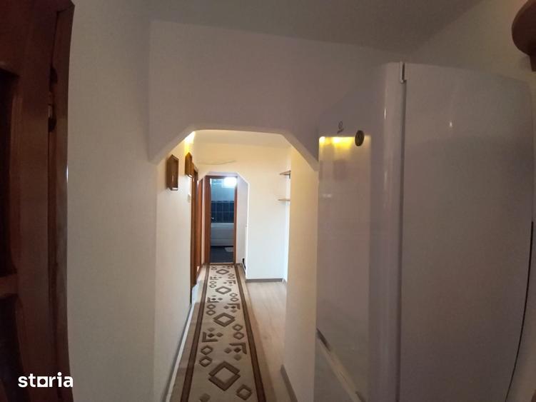Apartament cu 3 camere decomandat în Moara