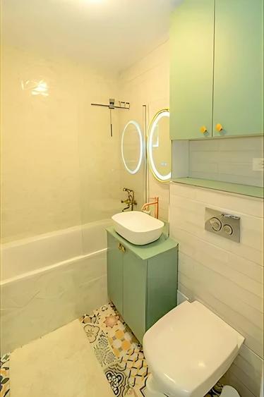 Apartament cu 3 camere semidecomandat în Tomis II