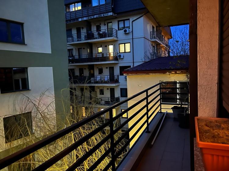 Apartament cu 4 camere decomandat în Vitan