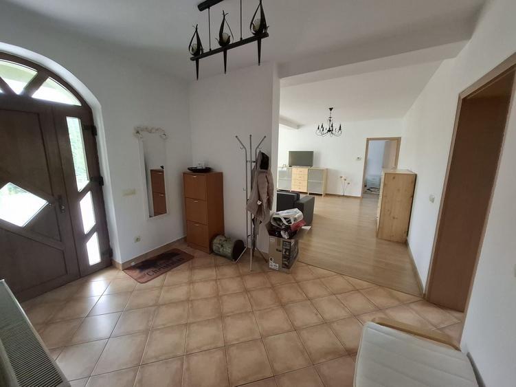 Casă individuală cu 3 camere cu Canalizare în Sud