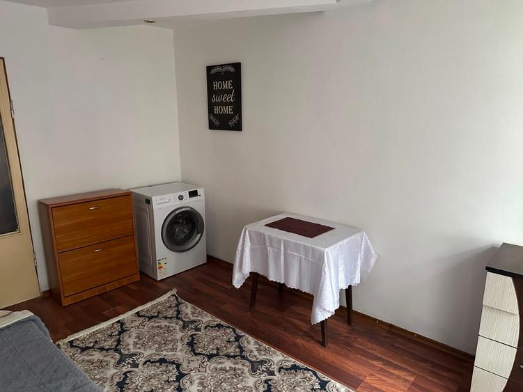 Garsonieră semidecomandată în Micro 39