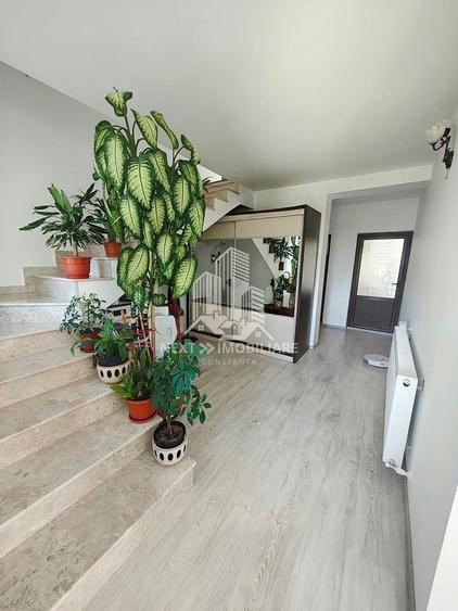 Casă individuală cu 6 camere cu Canalizare în Limanu