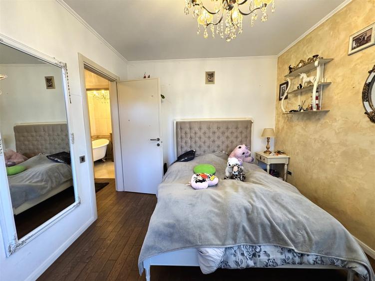 Duplex cu 4 camere cu Canalizare în Florești