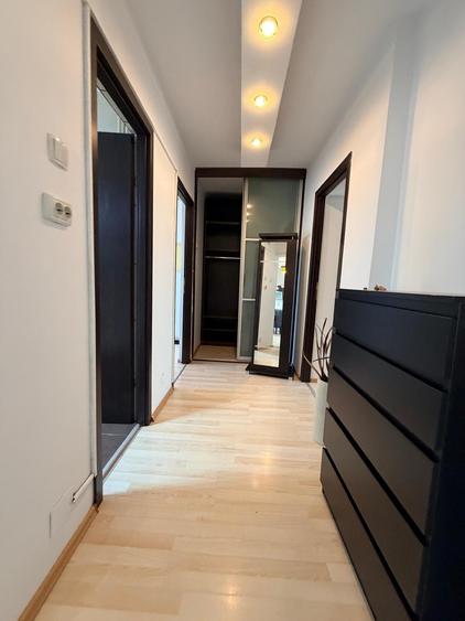 Apartament cu 3 camere semidecomandat în Titan