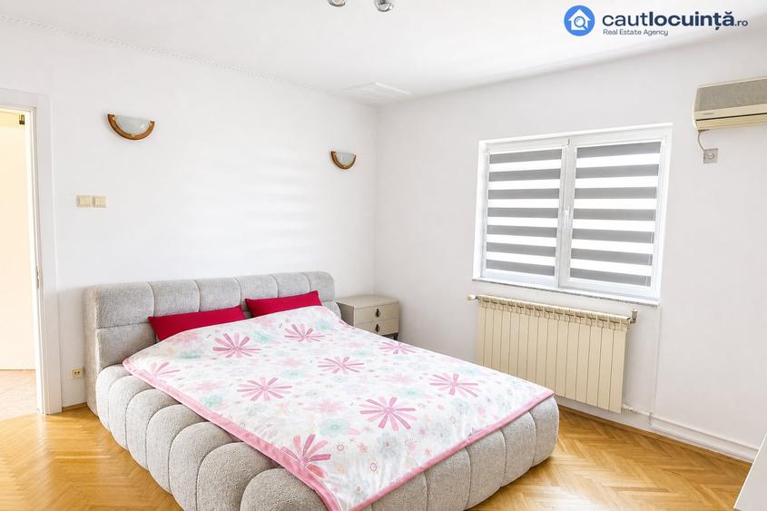 Casă individuală cu 10 camere cu Canalizare în Fundeni