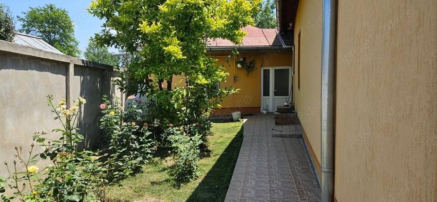 Casă cu 5 camere în Caracal