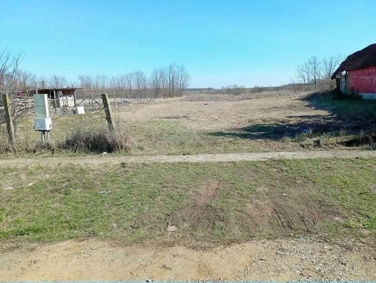 Vand loc de casa la 30 de km de oradea in ungaria ! - 1